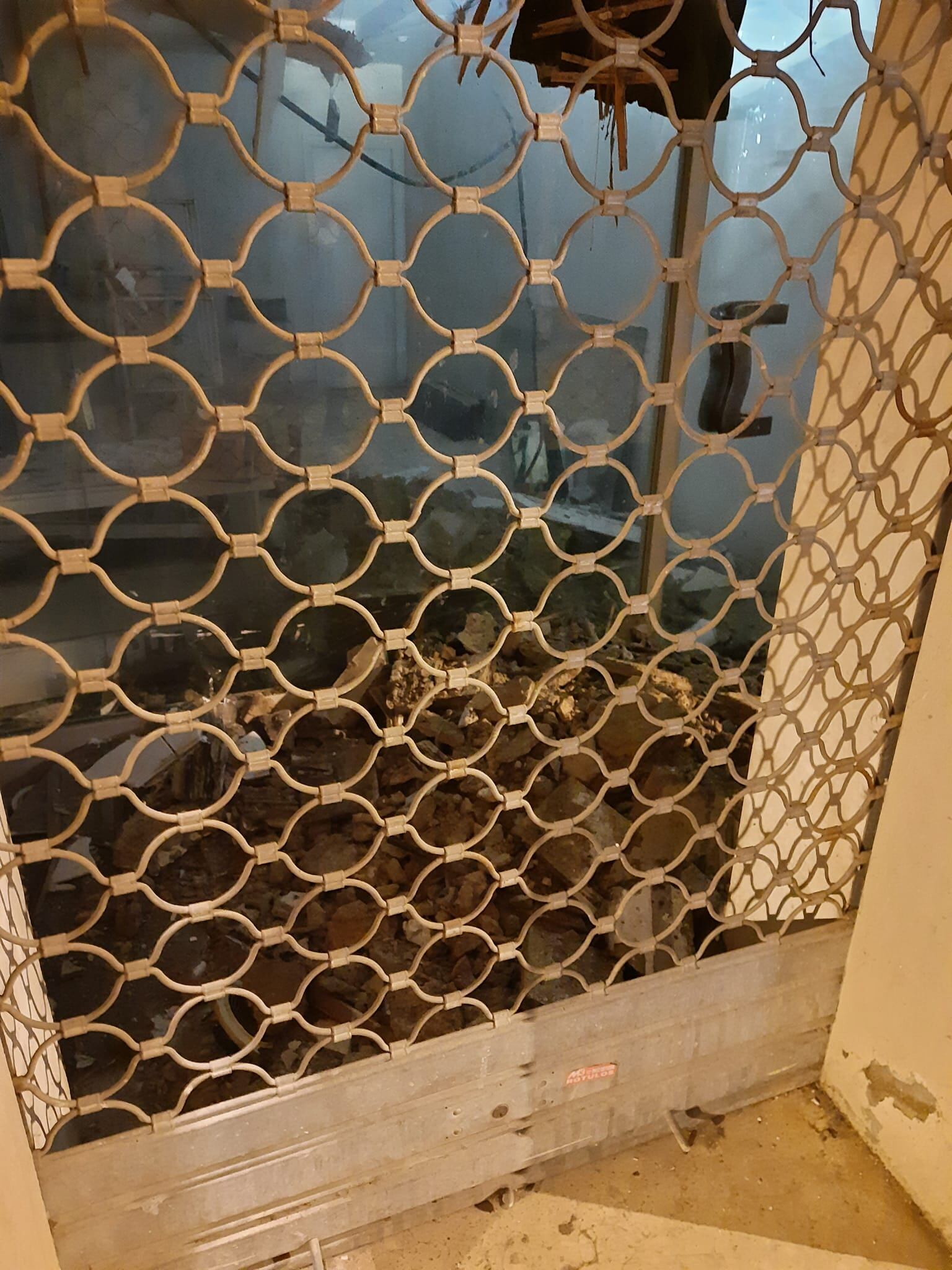 Restes dels enderrocs a la casa de Gomis