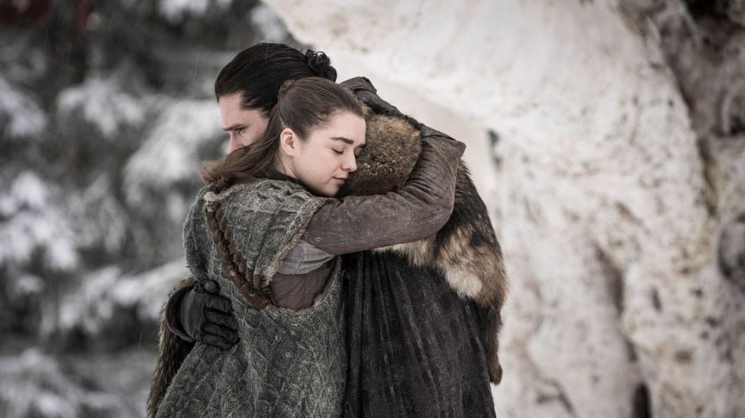 Kit Harrington y Maisie Williams, en una escena de la temporada final de &#039;Juego de Tronos&#039;