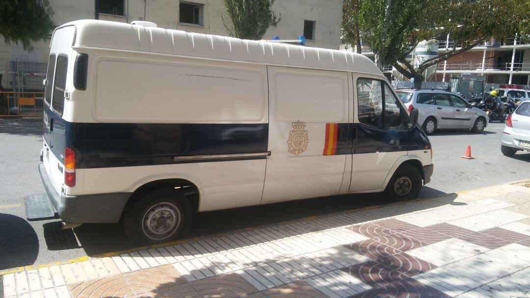 Furgón de la Policía Nacional