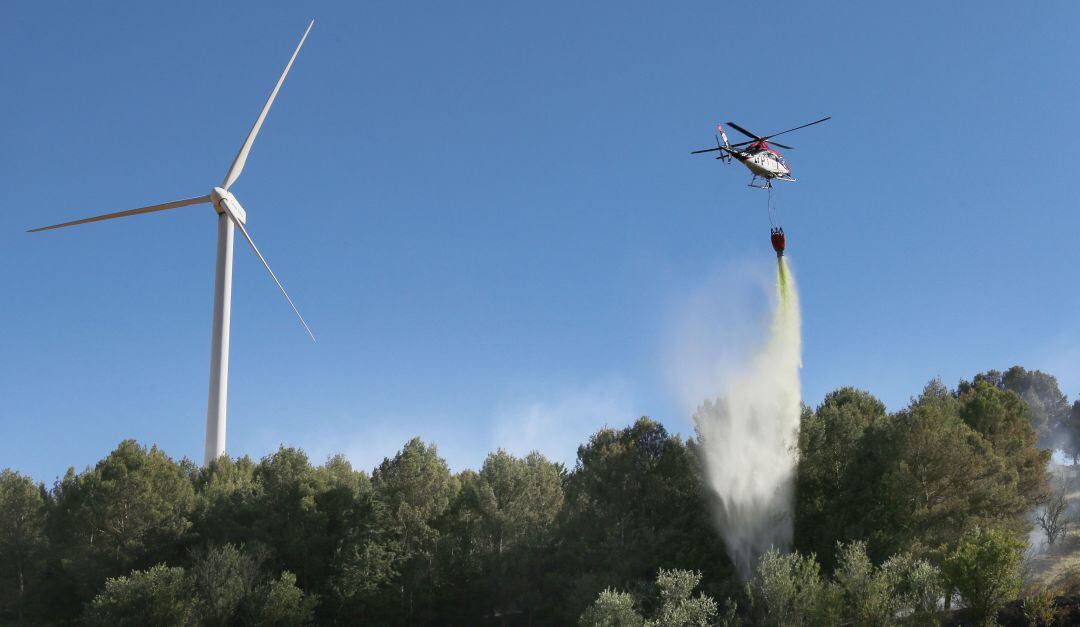 Imagen de la actuación para saofocar el incendio