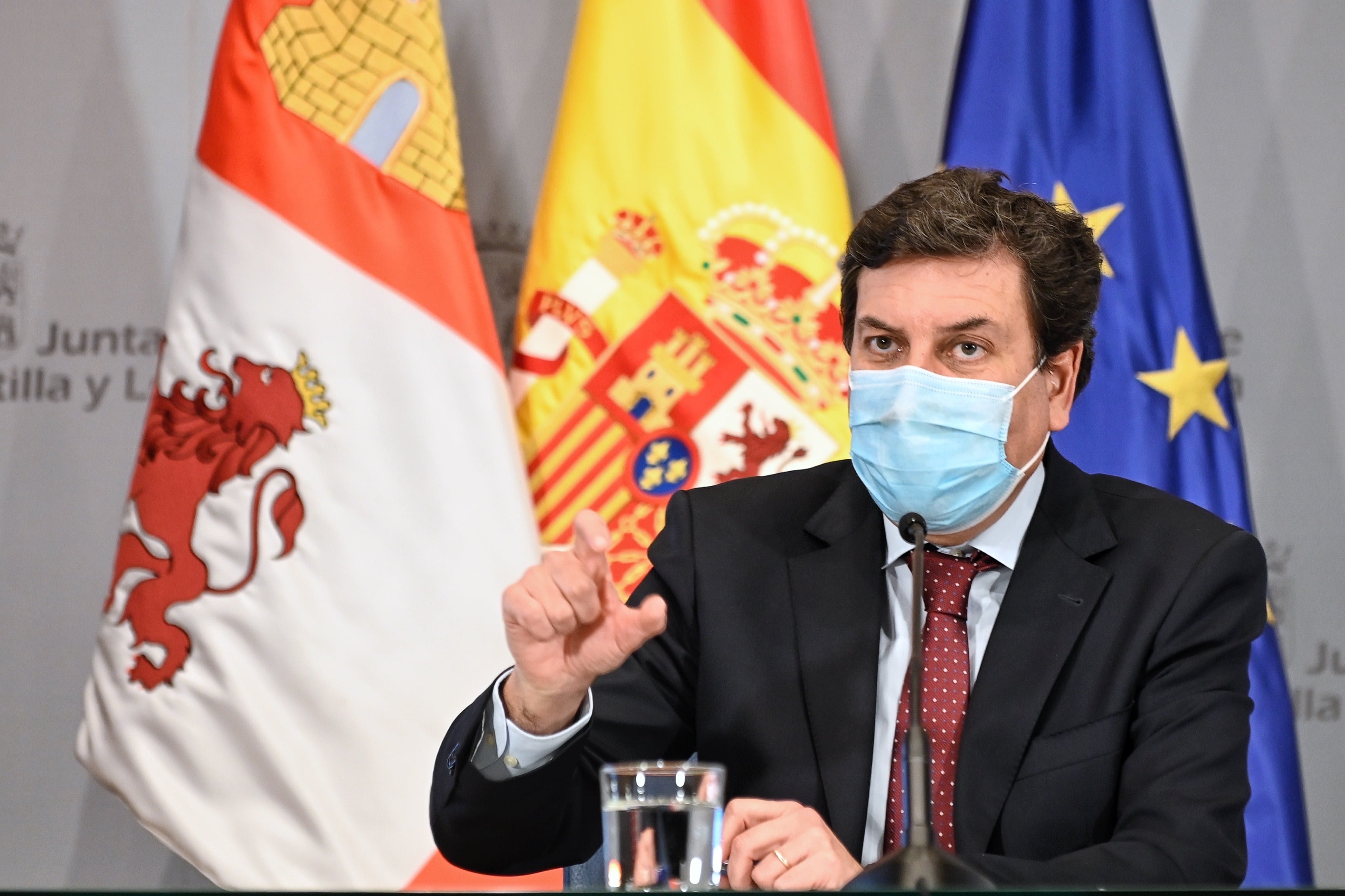 GRAF9785. VALLADOLID, 17/02/2022.- El consejero de Economía y Hacienda y portavoz en funciones de la Junta de Castilla y León , Carlos Fernández Carriedo comparece este jueves en rueda de prensa posterior al Consejo de Gobierno. EFE/ Nacho Gallego