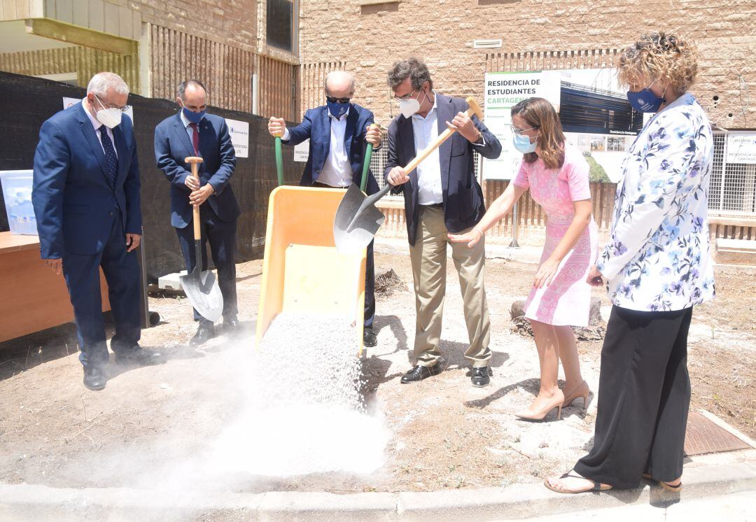 Primera piedra de la nueva residencia de la UPCT.