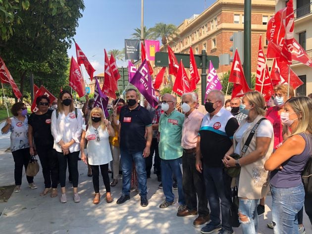 Concentración de las federaciones de Pensionistas de UGT y CCOO frente a la Delegación del Gobierno en Murcia &quot;En defensa de las pensiones de hoy y de mañana&quot;