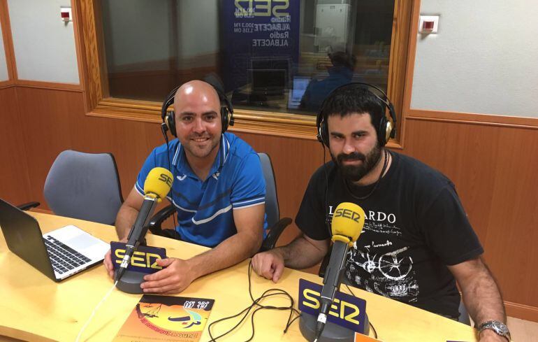 Manuel y Carlos, profesores que se encargan de la organización del torneo