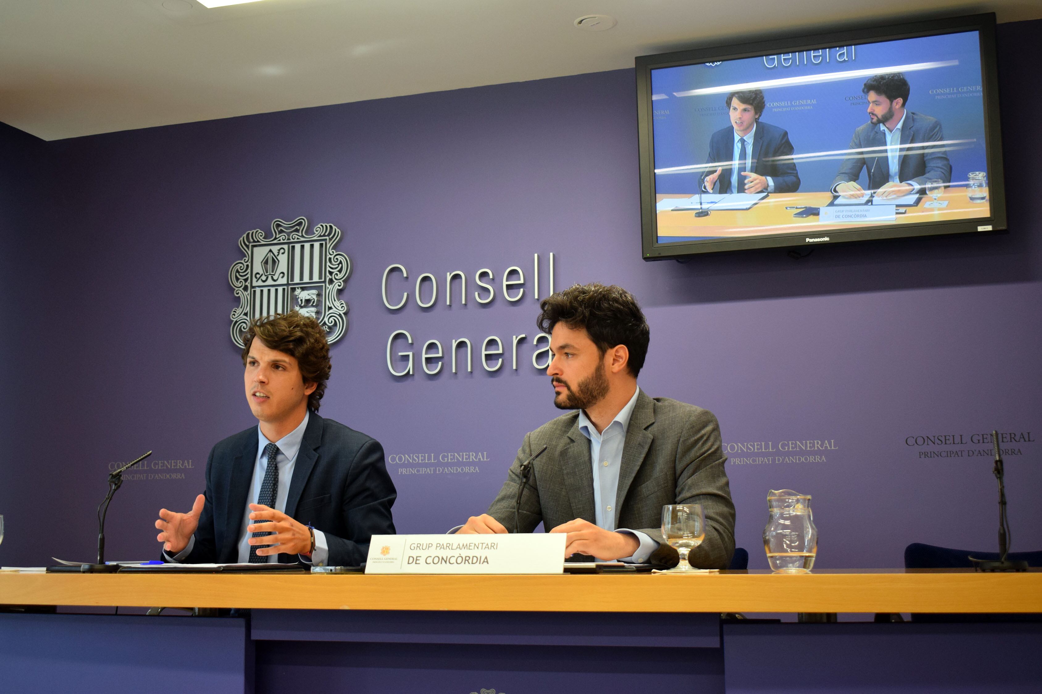 Pol Bartolomé i Cerni Escalé durant la compareixença d'avui.