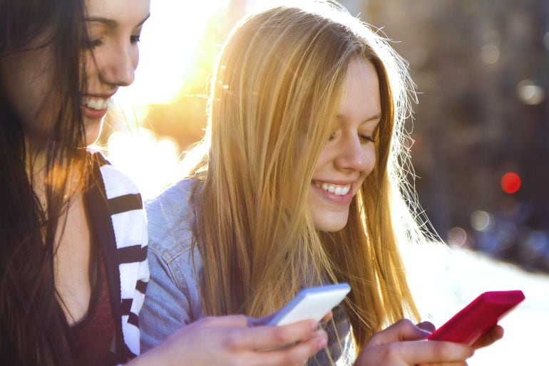 Los adolescentes y los universitarios son los mas expuestos a la nomofobia