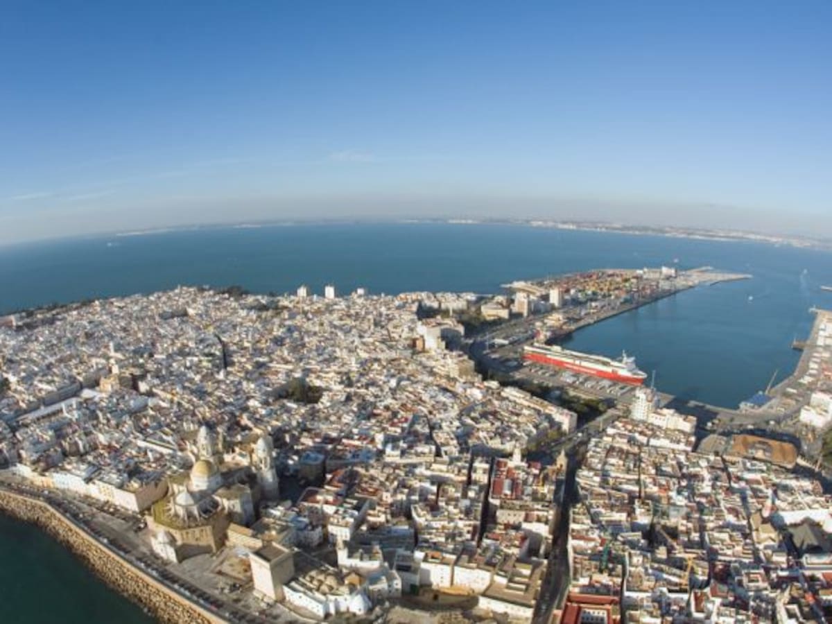 La oposición critica el “caos” y la “falta de agilidad” de Asuntos Sociales en Cádiz