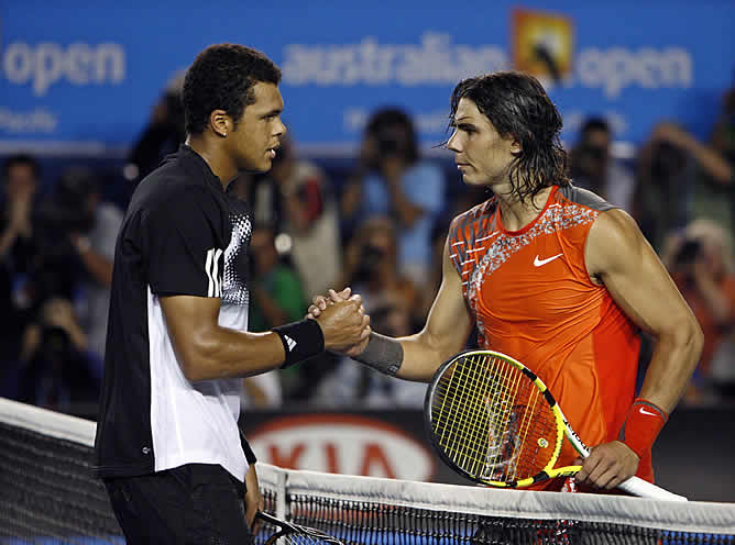 Rafa Nadal y Jo-Wilfried Tsonga se saludan al término del partido