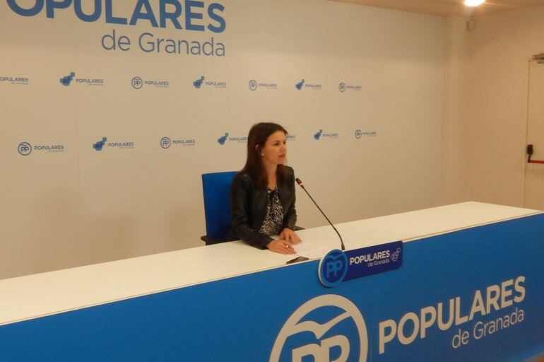 Rueda de prensa en la sede del PP de Granada de la parlamentaria Ana Vanessa García