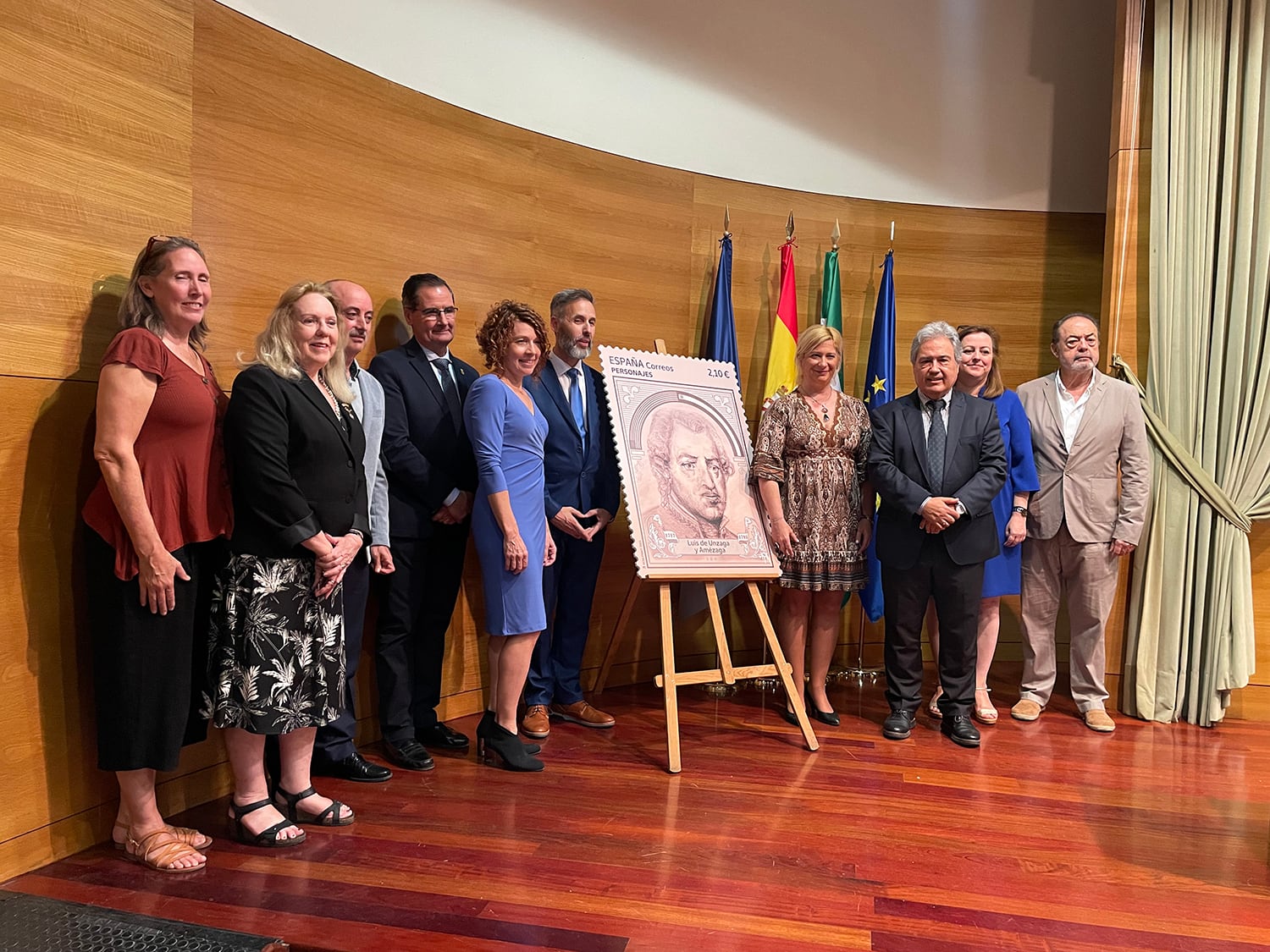 En el acto de presentación han intervenido el vicerrector de Proyección Social y Comunicación de la Universidad de Málaga, Juan Antonio García Galindo; la coordinadora del Amézaga-Unzaga-St Maxent Research Institute, Rosa María García Baena; el presidente de la Luis de Unzaga Historical Society, Francisco. Cazorla Granados, y la directora de Filatelia de Correos, Leire Díez Castro