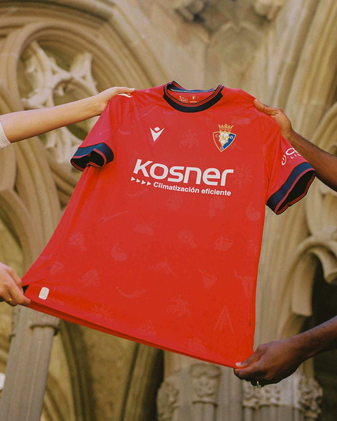 La nueva camiseta de Osasuna con el estreno de Macron