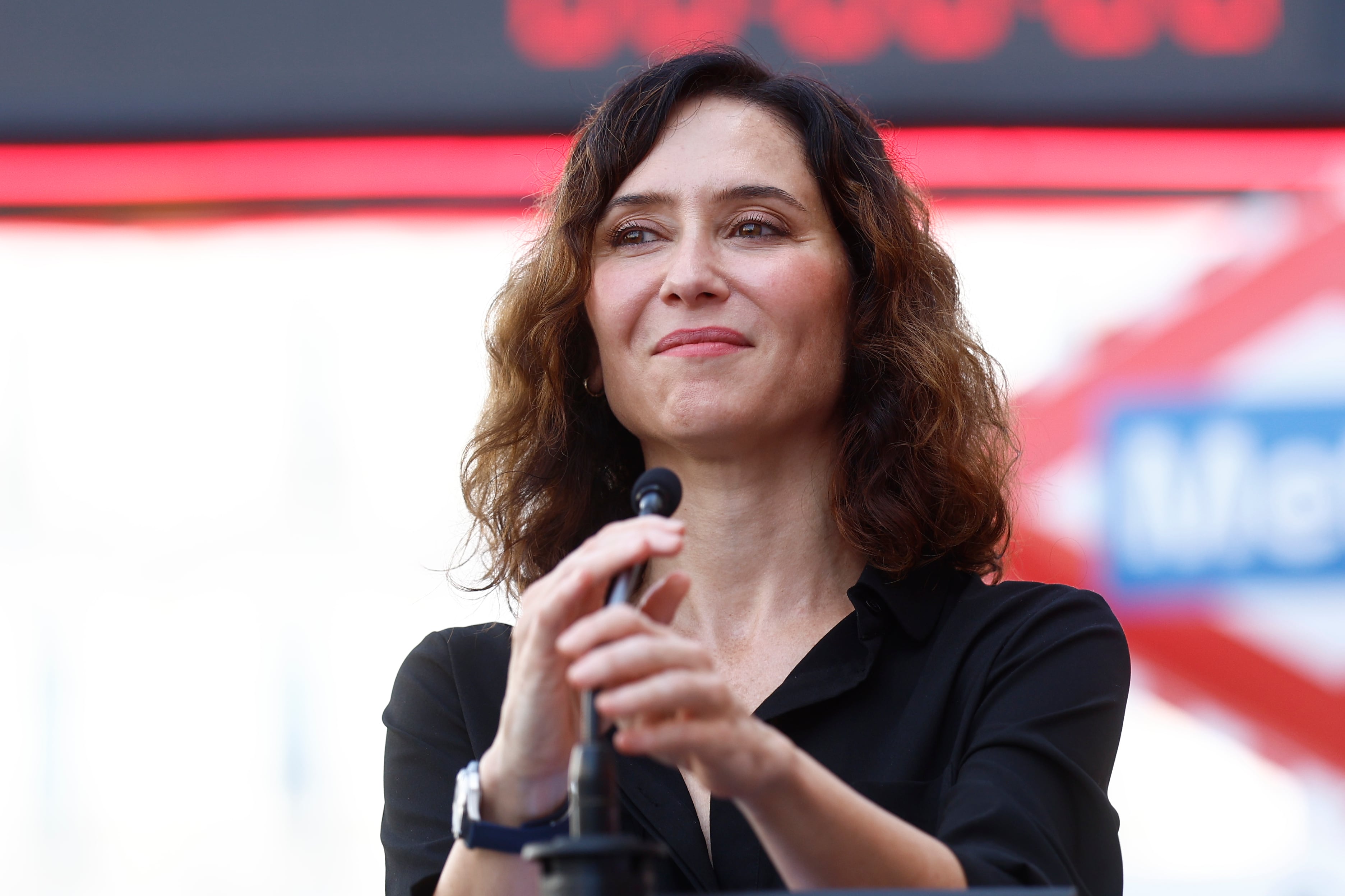 La presidenta de la Comunidad de Madrid, Isabel Díaz Ayuso durante el acto de presentación de un contador gigante instalado en la Puerta del Sol que será testigo de la cuenta atrás para la celebración del GP de España de Fórmula Uno.