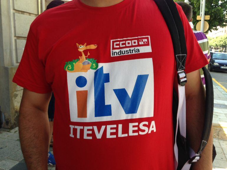 Trabajador de ITV esta mañana en Palencia