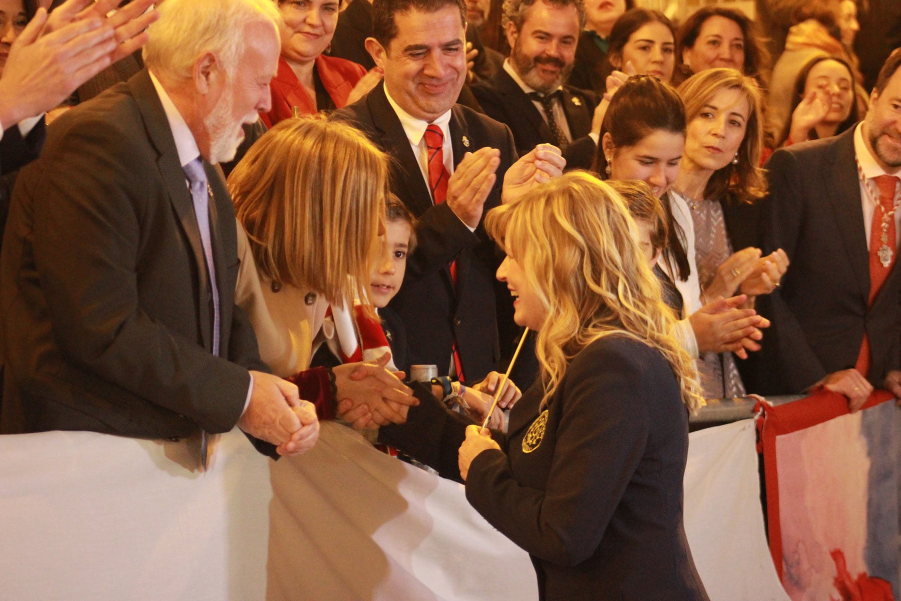 Mauro Abellán Bravo, Sant Jordiet 2024, ha entregado la batuta a Blanca Carbonell Galiana.