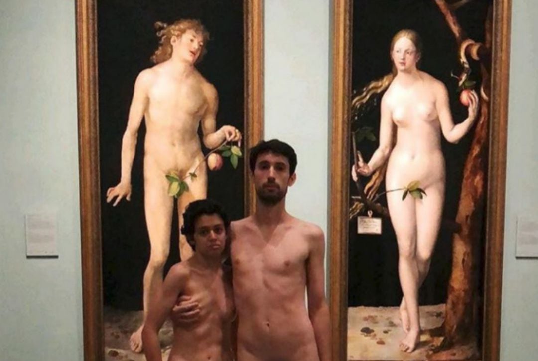 El desnudo &quot;performance&quot; de Adrián Pino y Jet Brühl.