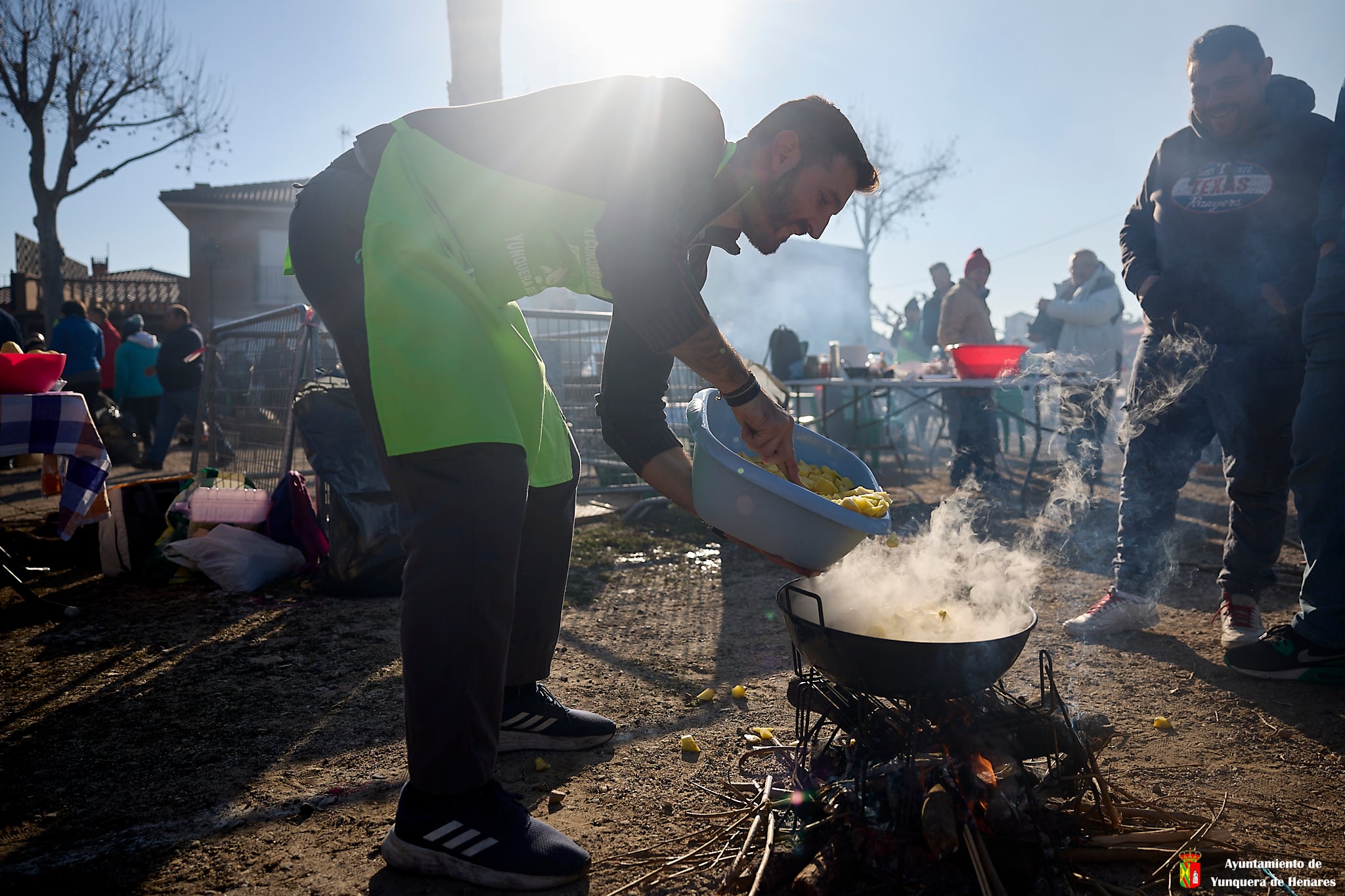 Cocinando patatas en Yunquera de Henares