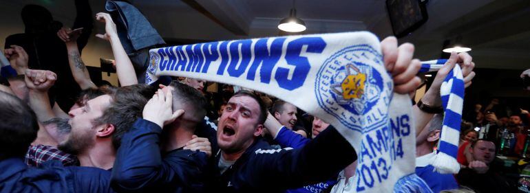 Seguidores del Leicester City celebran la premier