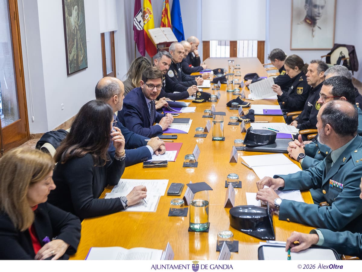 Gandia refuerza la seguridad con más de 1.100 servicios de la Policía Local para estas Fallas 2026