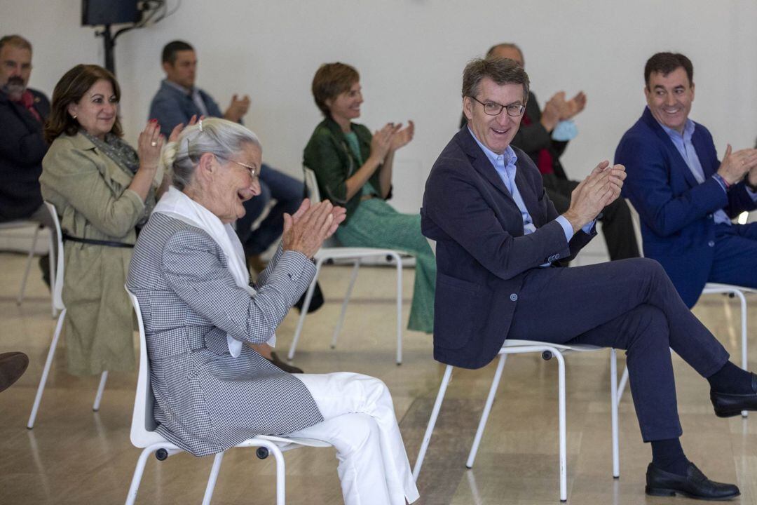 El presidente de la Xunta, Alberto Núñez Feijoo, y la actriz, Benedicta Sánchez.