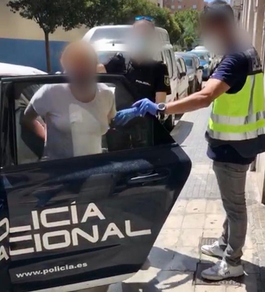 Imagen de la detenida, el pasado lunes, en el barrio de La Florida de Alicante