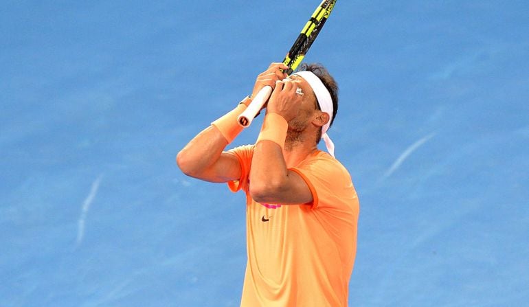 Nadal se lamenta tras fallar un golpe en el partido ante Raonic