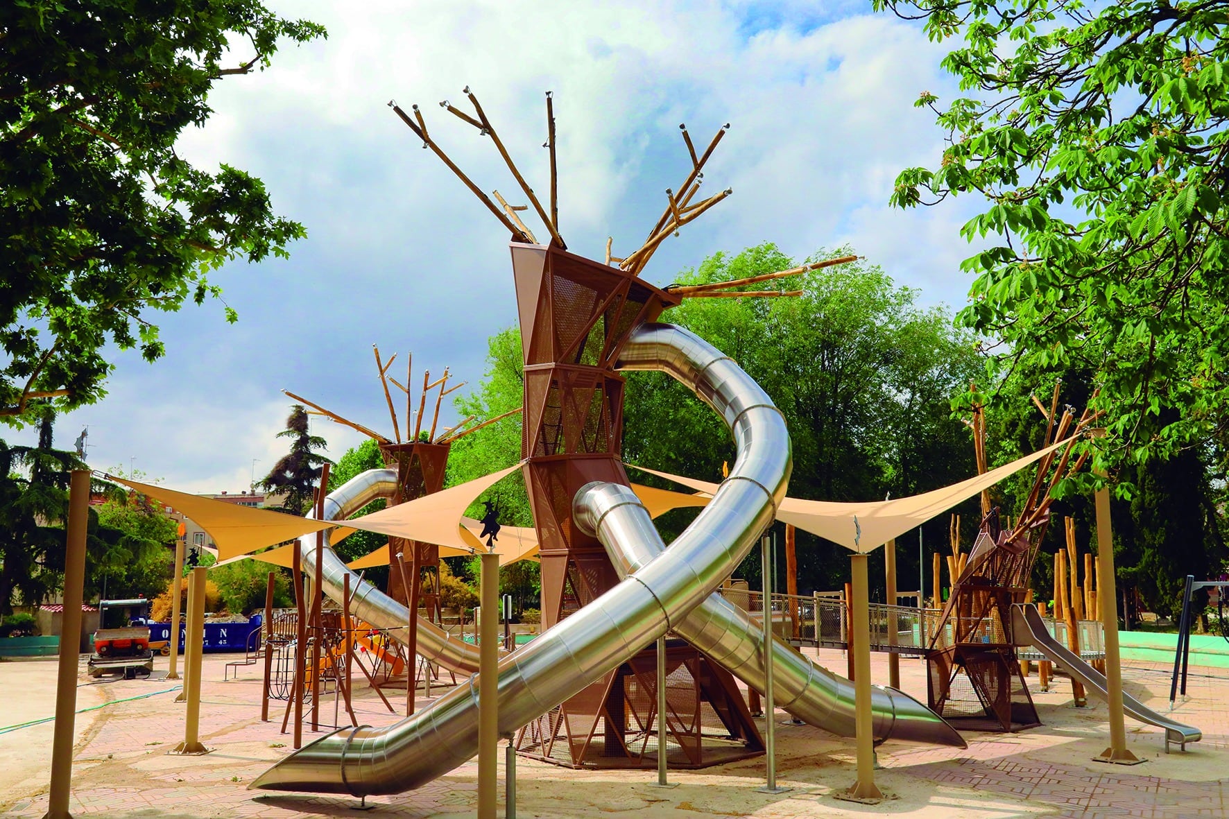 El parque, enfocado como un pulmón verde para el Distrito Centro, cuenta con un presupuesto de 740.000 euros para las áreas infantiles y de 1.200.000 euros para la transformación total del lugar