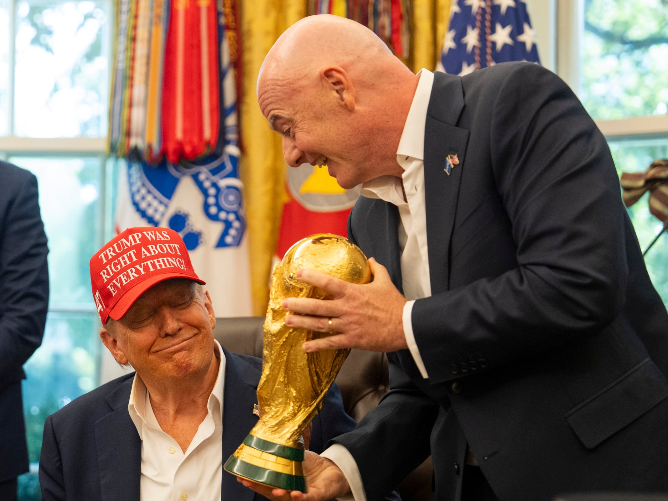 El presidente de la FIFA Gianni Infantino junto al presidente de EEUU, Donald Trump, en la Casa Blanca