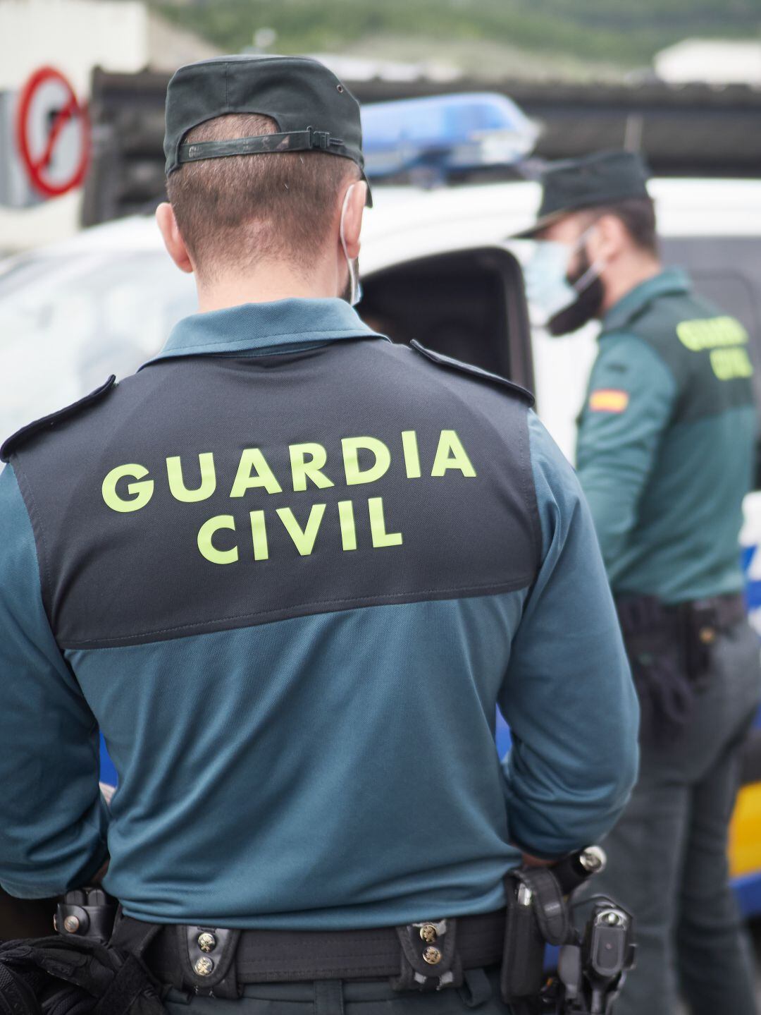 Guardias Civiles realizan controles durante el estado de alarma