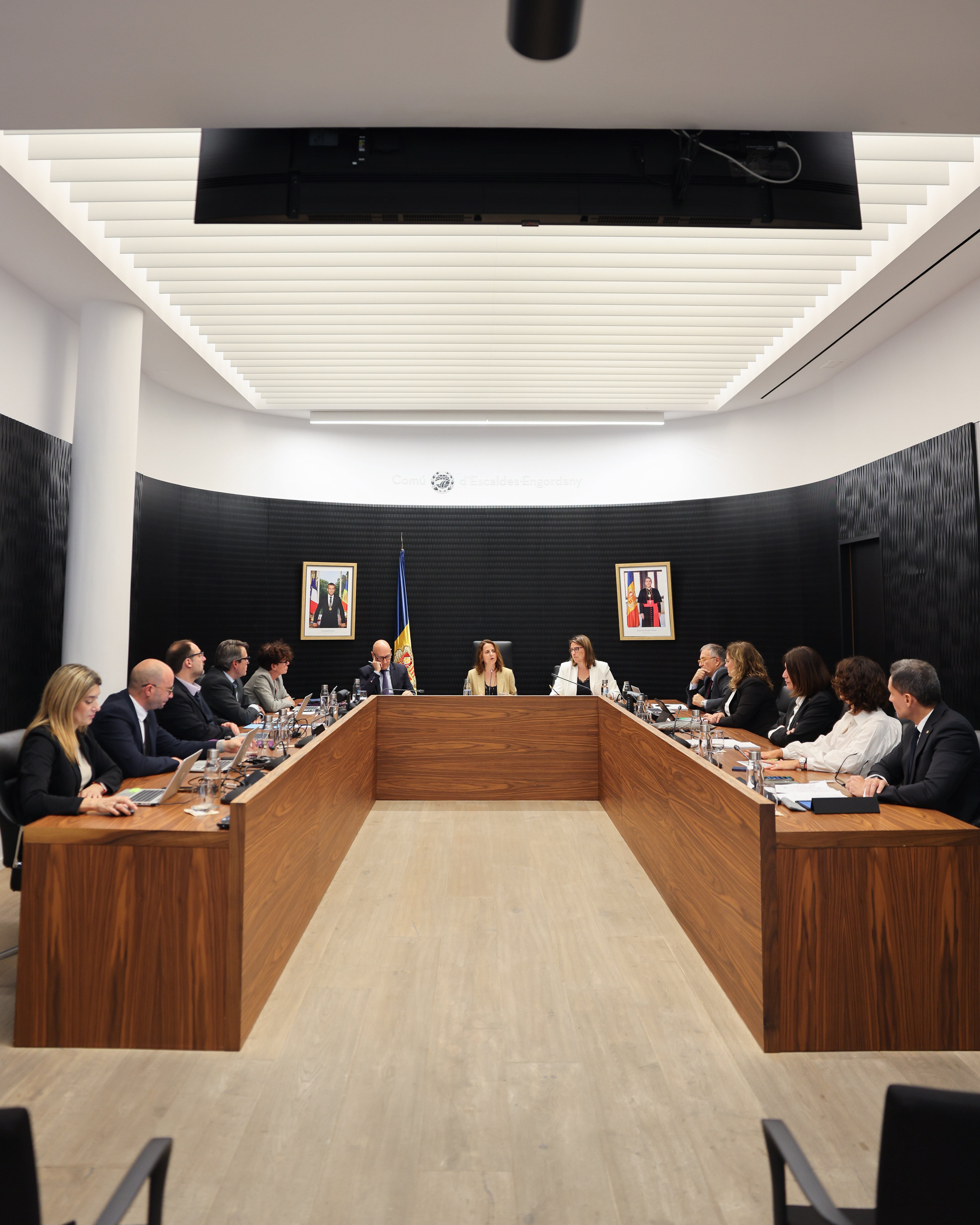 Darrera sessió del comú d'Escaldes on David Pérez (segon per l'esquerra) es va abstenir en dues votacions