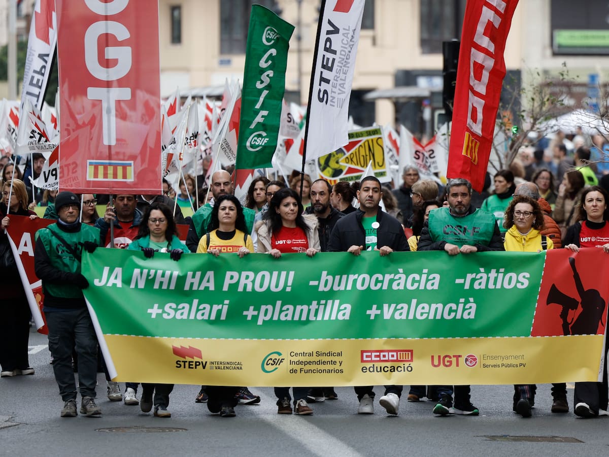 Los sindicatos de la educación pública valenciana se manifiestan para reclamar una "negociación real" a la Generalitat