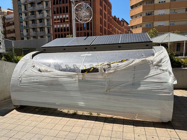 El precinto de los aparcabicis, cada vez más ajado