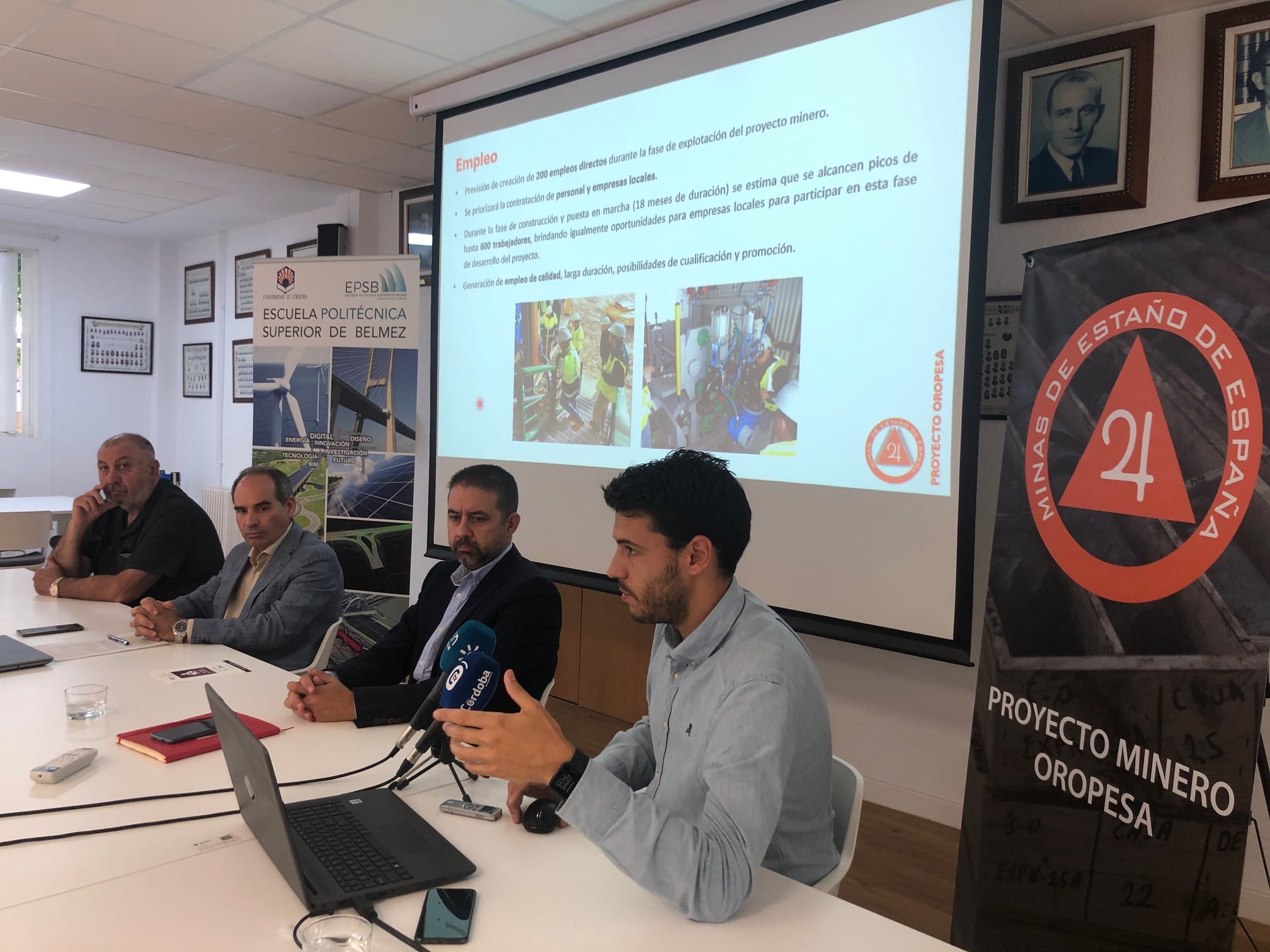 Emilio Hormaeche, director del proyecto; José Ramón Jiménez, director de la Escuela Politécnica de Belmez; Antonio Ortega, director facultativo del proyecto, y David Castro, director de ingeniería de Minas de Estaño en Fuente Obejuna