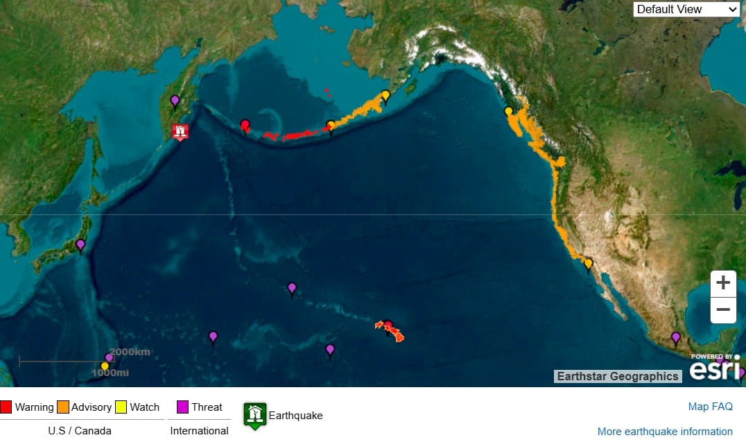 Imagen cedida por el Servicio Meteorológico Nacional (NOAA) de los Estados Unidos y su Sistema de Alerta de Tsunamis que muestra el punto origen del terremoto de magnitud 8,8 este martes, en la península rusa de Kamchatka (Rusia) y las posibles áreas de impacto de tsunami.