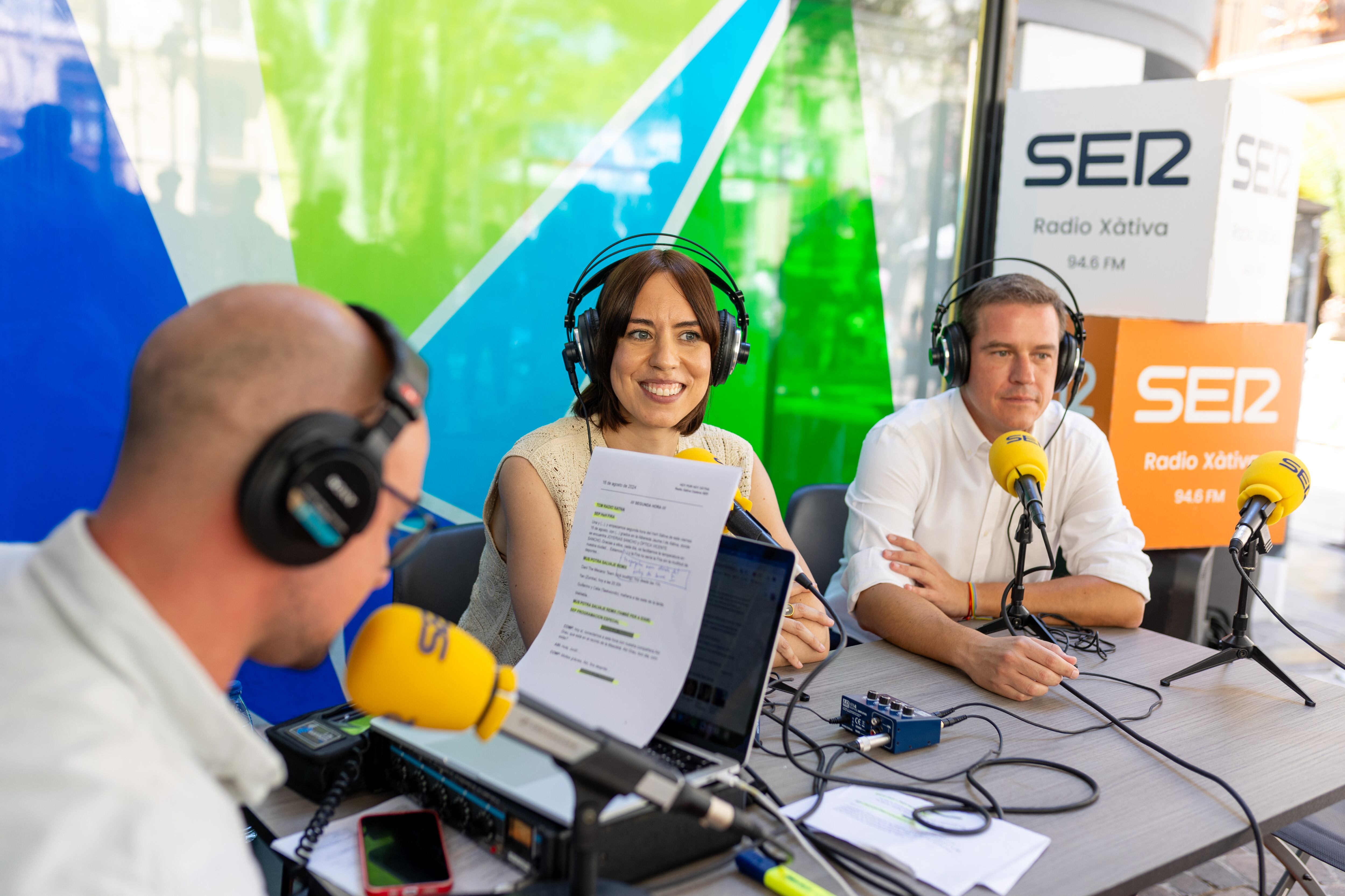 Diana Morant y Roger Cerdà en la Fira de Xàtiva. Fuente: Miguel Valls/Cadena SER