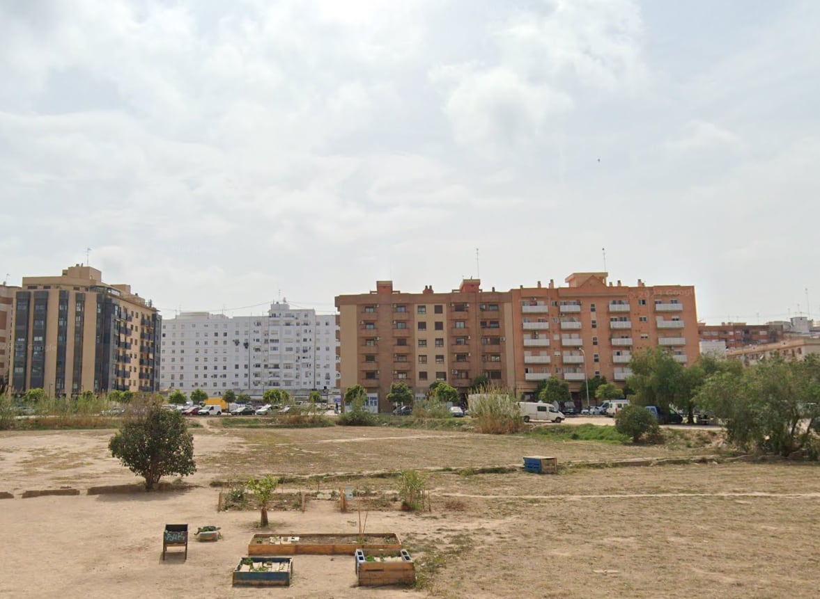 La actual zona inutilizada donde se construirán los huertos urbanos de Orriols