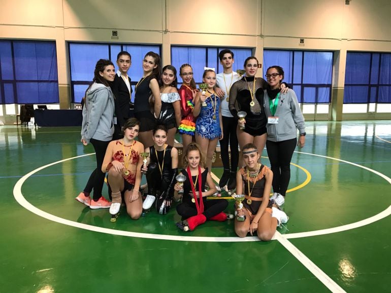 Miembros del equipo de Patinaje Artístico en Línea, en Panticosa