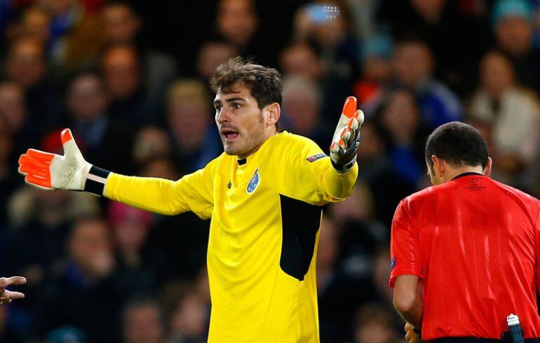 Casillas discute con su defensa 