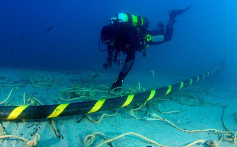 Se adelantará la instalación de dos cables eléctricos entre Menorca y Mallorca.