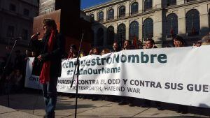 Alberto San Juan durante su intervención en la manifestación de Madrid contra la Guerra