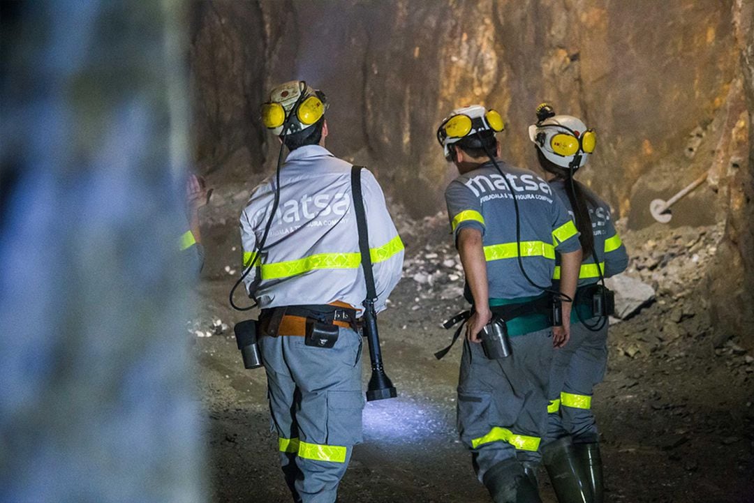 Mineros en la galería