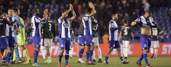 Los jugadores del Deportivo celebran su victoria por 2-0 frente al Osasuna