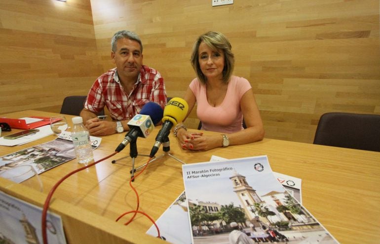 Francisco Jarillo, portavoz de AFSUR, junto a Pilar Pintor, concejala de cultura del Ayuntamiento de Algeciras