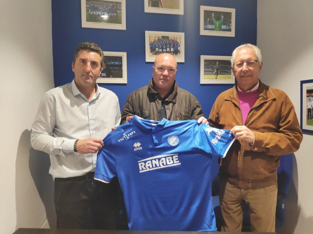 García Tébar junto a Rafael Coca y Edu Villegas