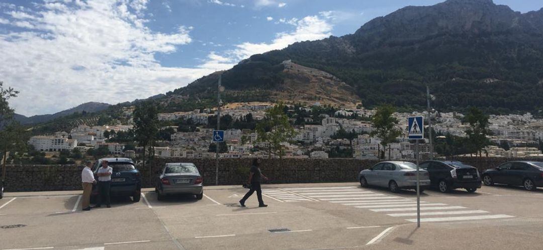 Lo hacen este miércoles a través de una caravana reivindicativa en la que piden a la Junta de Andalucía que el Hospital de Alta Resolución de Cazorla entre en funcionamiento al cien por cien