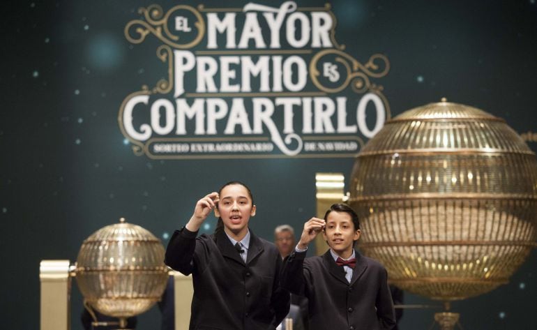 Los niños de San Ildefonso cantan un cuarto premio en el Teatro Real de Madrid