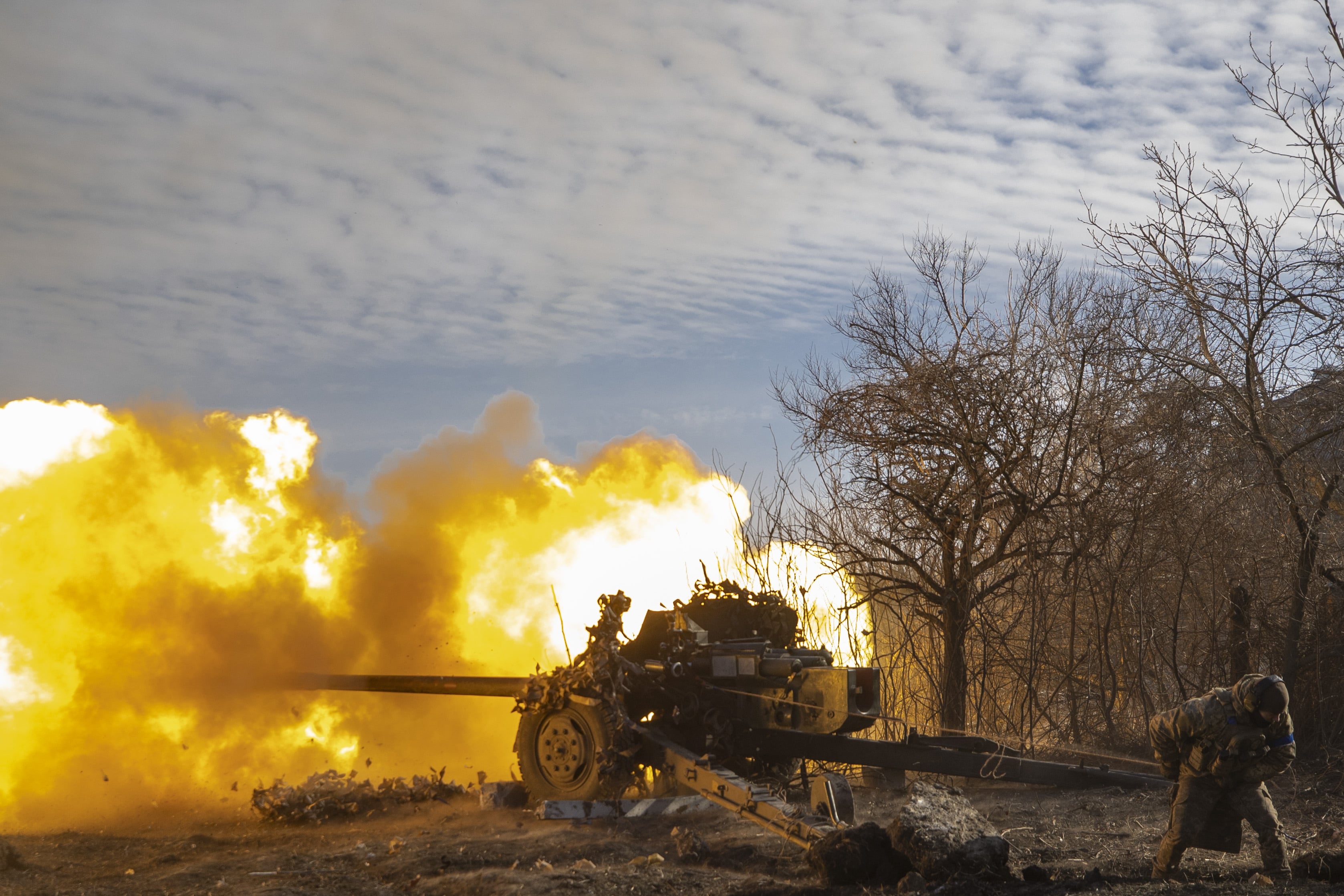 Efectivos ucranianos disparan misiles antitanques en el frente de guerra de Donetsk