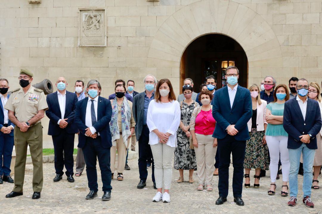 Minuto de silencio este viernes al mediodía.