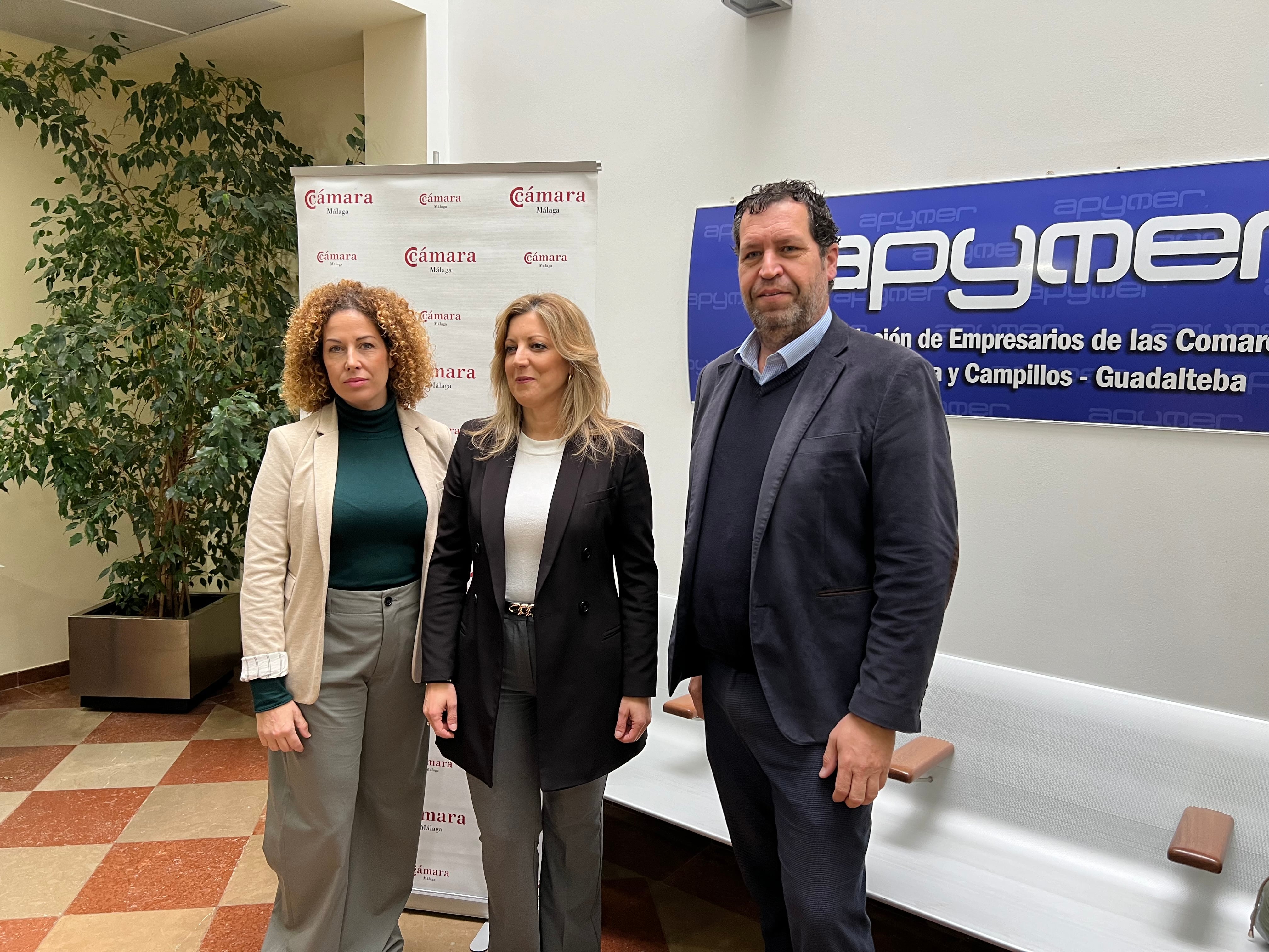 Maite Rubio, Mari Carmen Martínez y Antonio Palma en la sede de Apymer este viernes