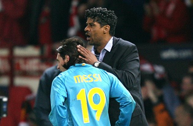 Frank Rijkaard junto a Leo Messi