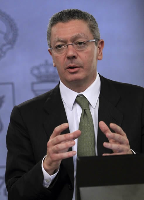 El ministro de Justicia, Alberto Ruiz Gallardón, durante la rueda de prensa ofrecida tras la reunión del Consejo de Ministros